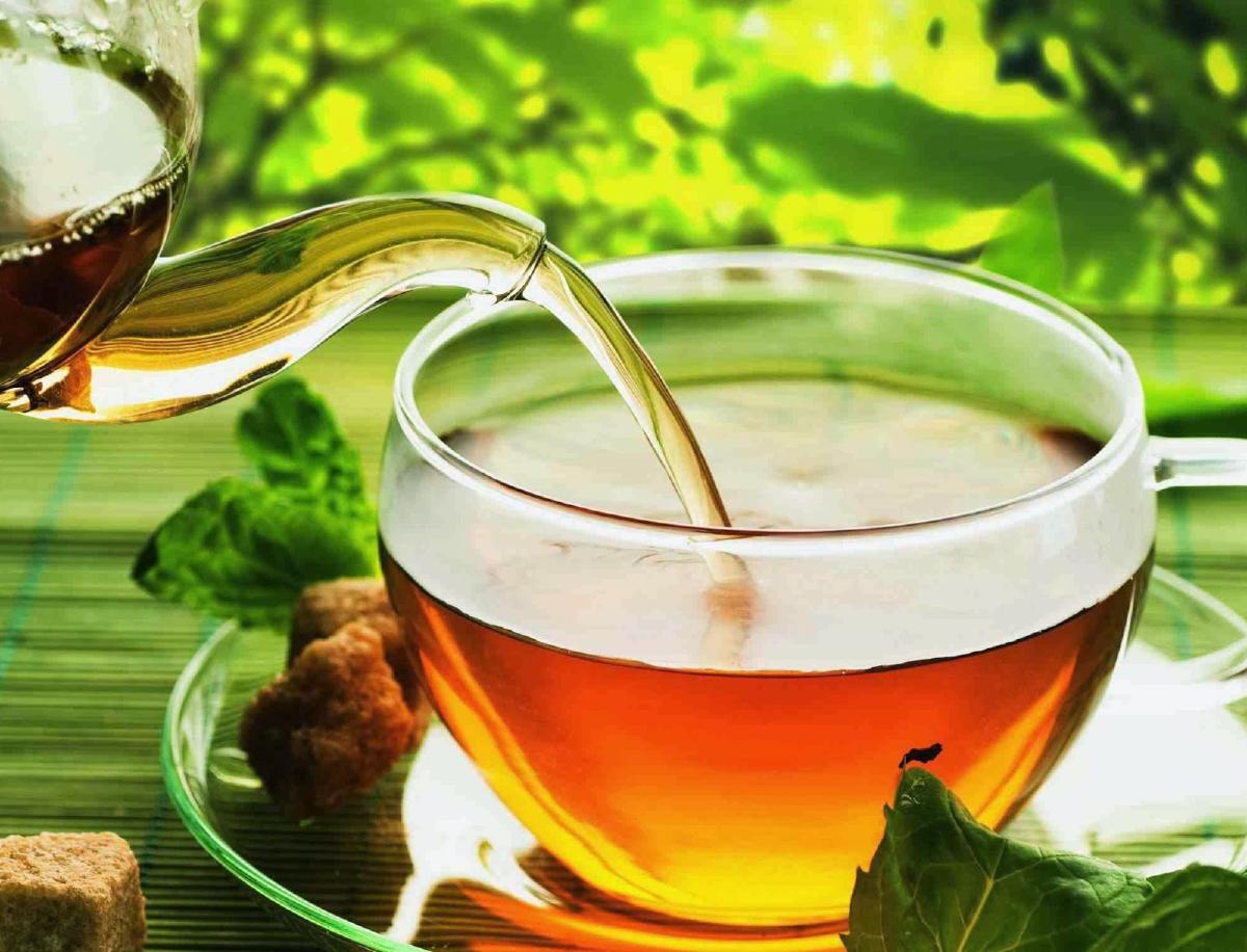 Μάθε πως βοηθάει το πράσινο τσάι στο αδυνάτισμα και στην απώλεια λίπους