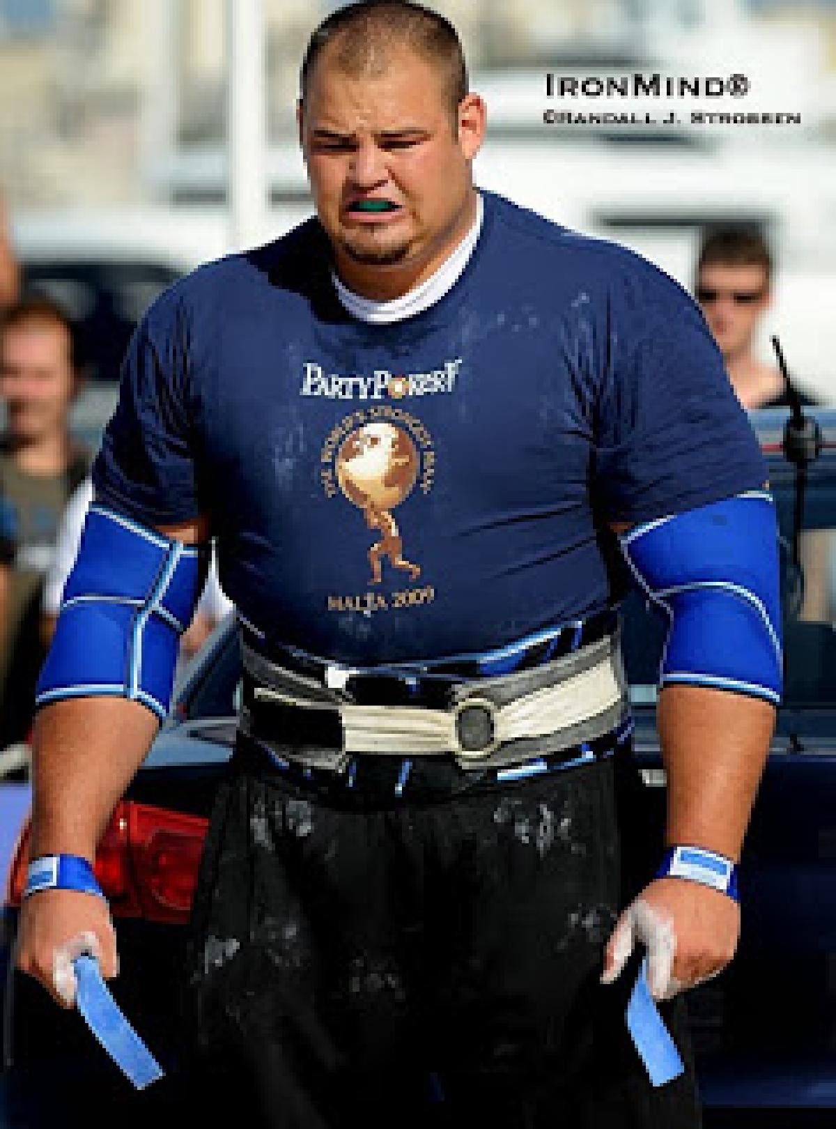 Δείτε πόσα κιλά σηκώνει ο πιο δυνατός άντρας στον κόσμο για το 2013